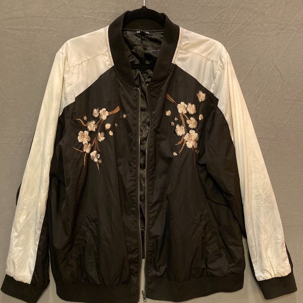 Torrid Women's Black White Cherry Blossom Skull Embroidered Bomber Jacket Sz 3X